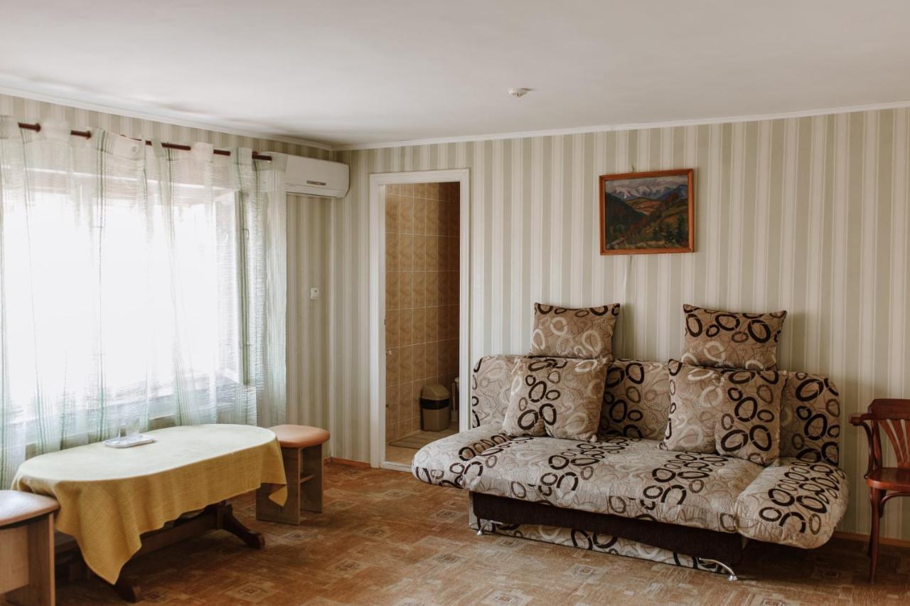 Mala Praha Hotell Uzjhorod Eksteriør bilde