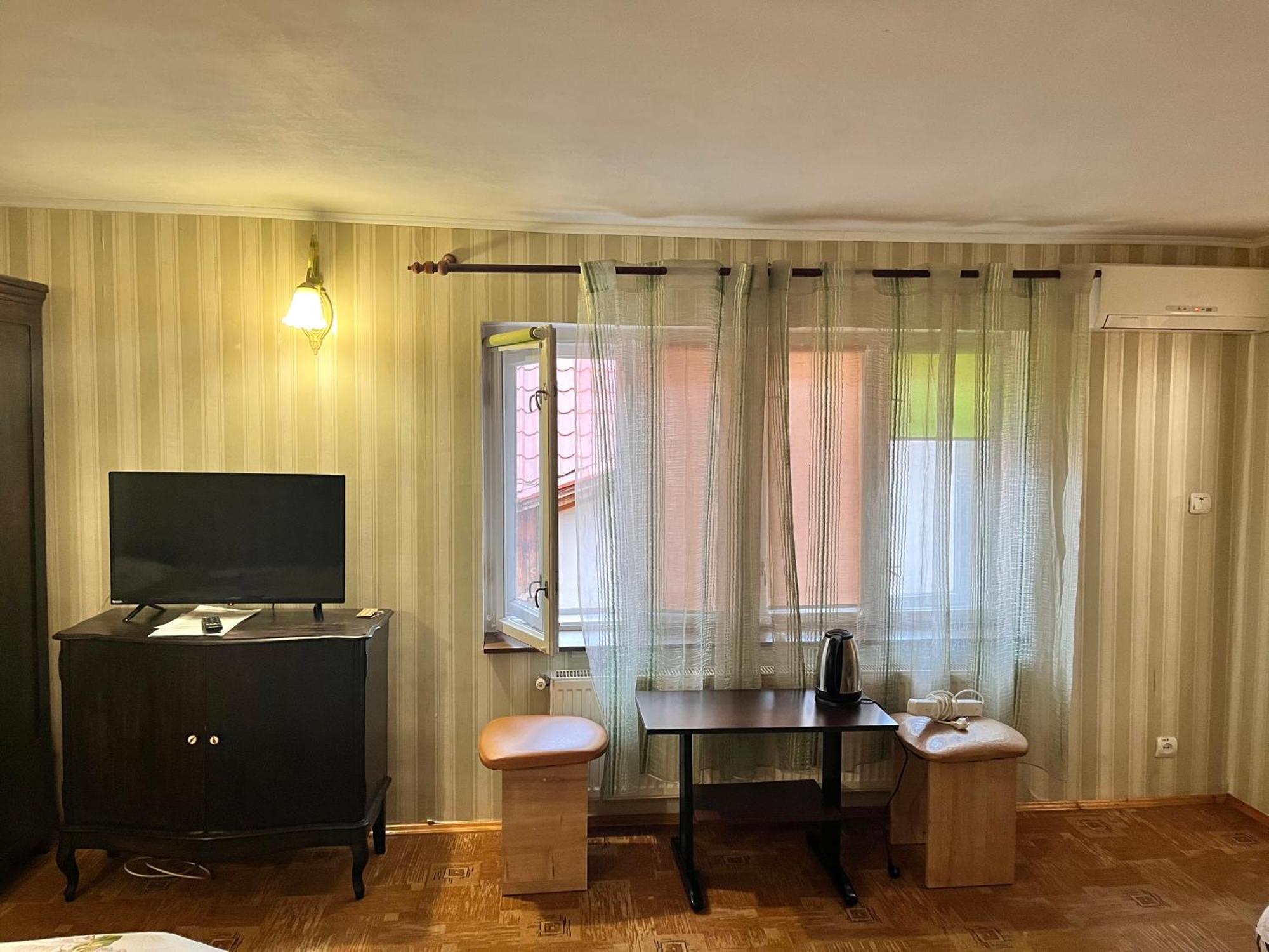 Mala Praha Hotell Uzjhorod Eksteriør bilde