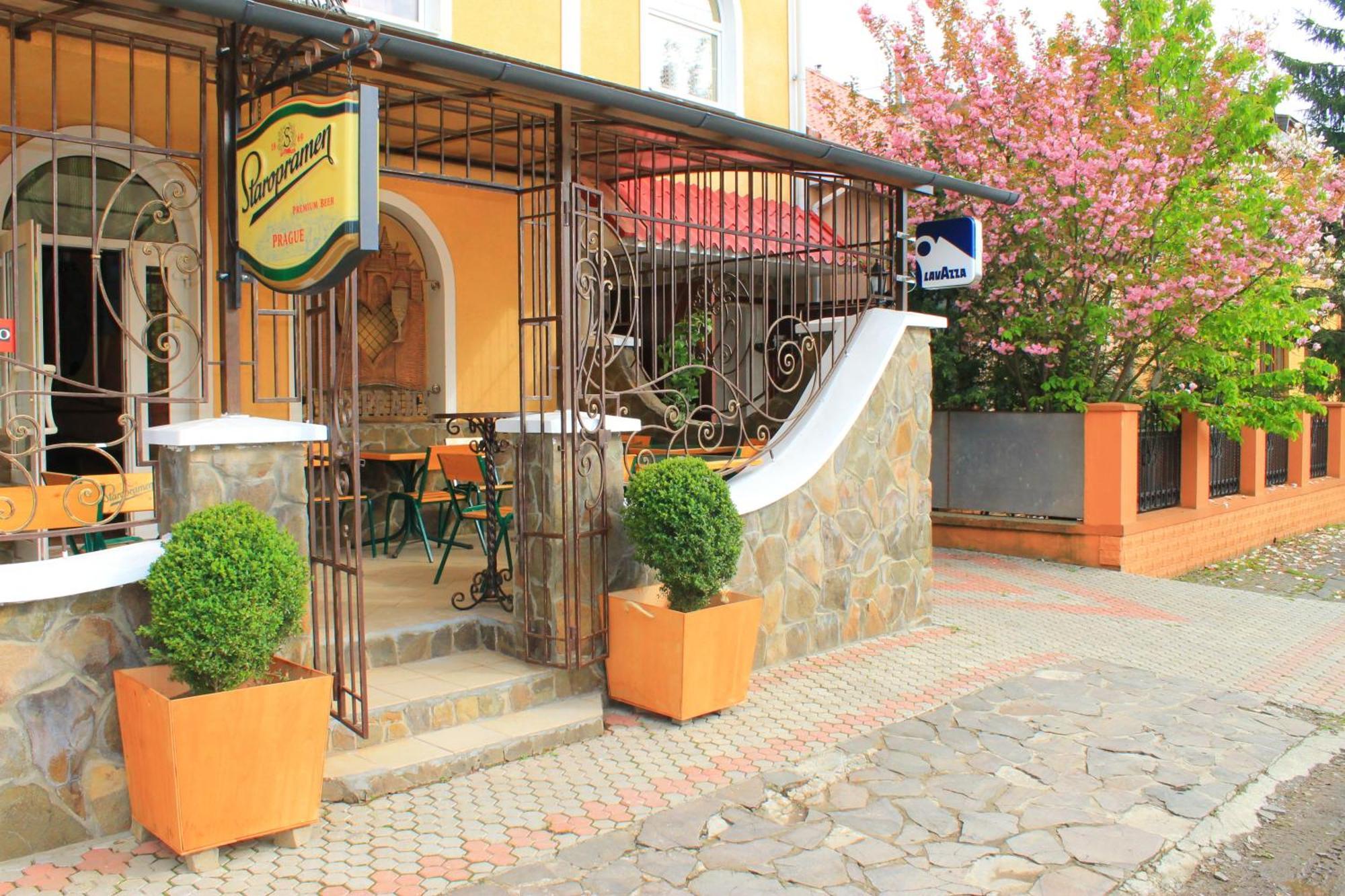 Mala Praha Hotell Uzjhorod Eksteriør bilde